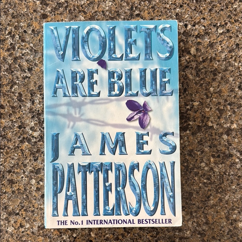 "Violets Are Blue" Large Paperback Book by James Patterson - Alex Cross series